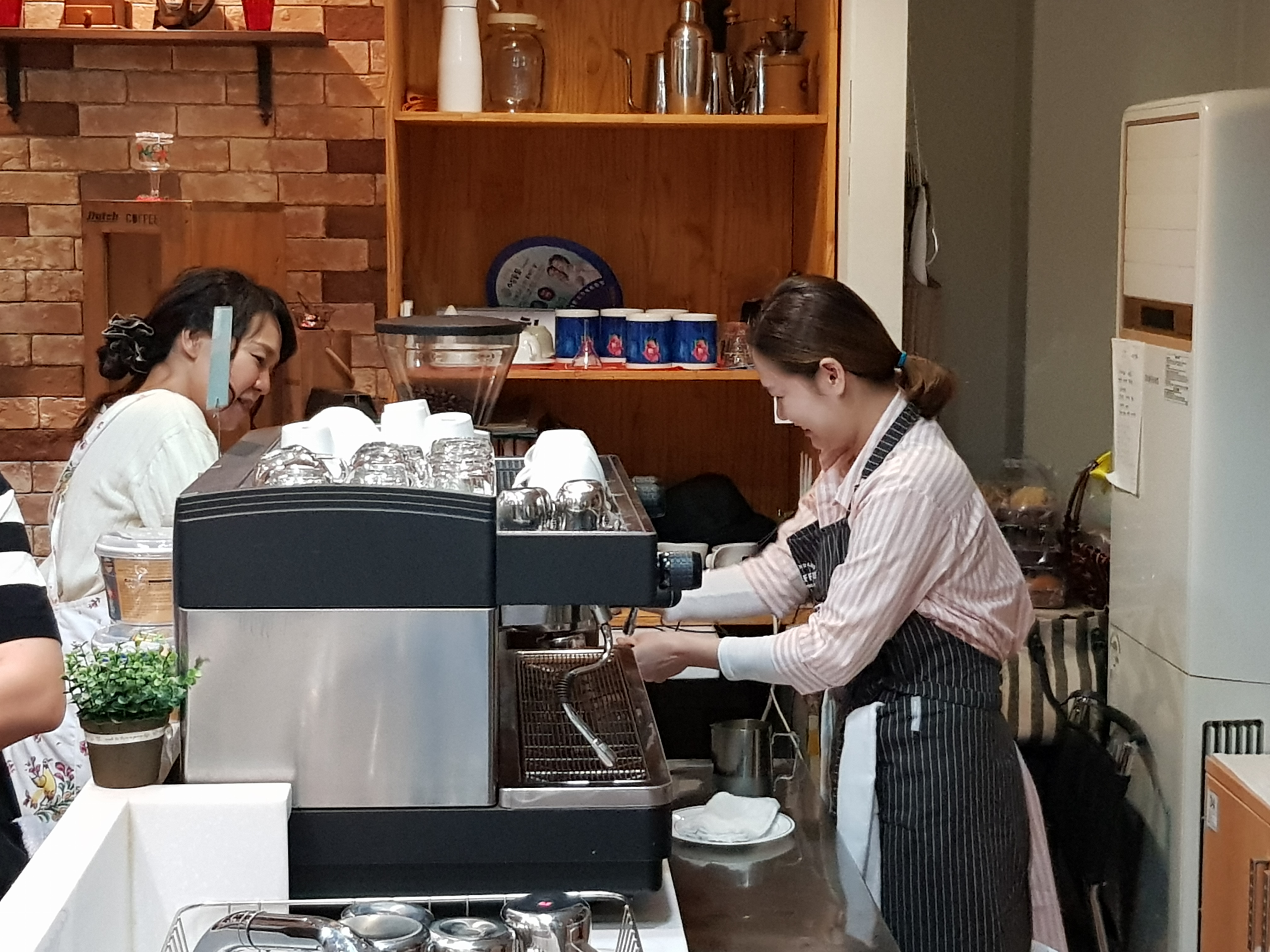 커피와 함께하는 일자리 교육 '바리스타 자격증 대비반' 실시